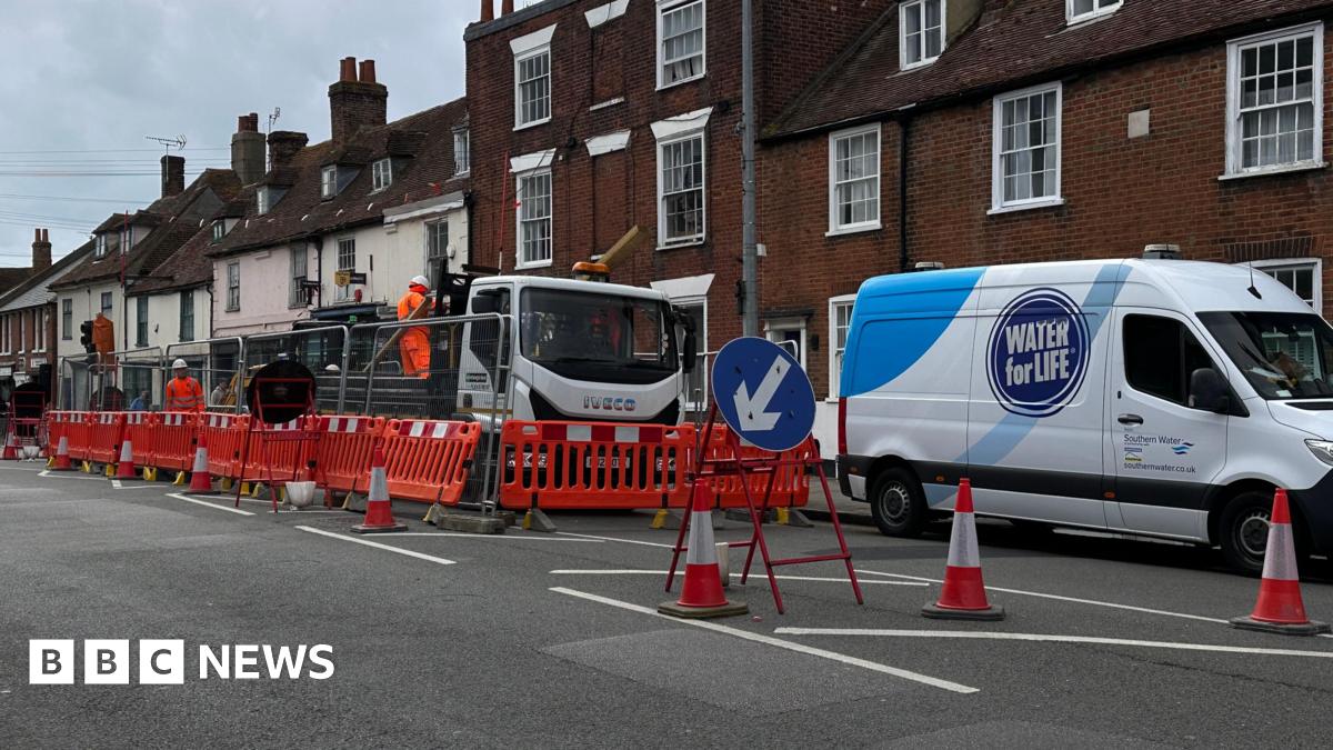 'Traffic chaos' to continue over sewage repairs in Canterbury