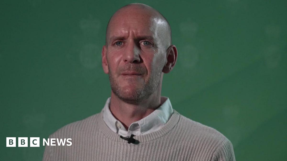 
                            Liverpool fan Daniel Barr stopped Paul Doyle driving further into parade crowd