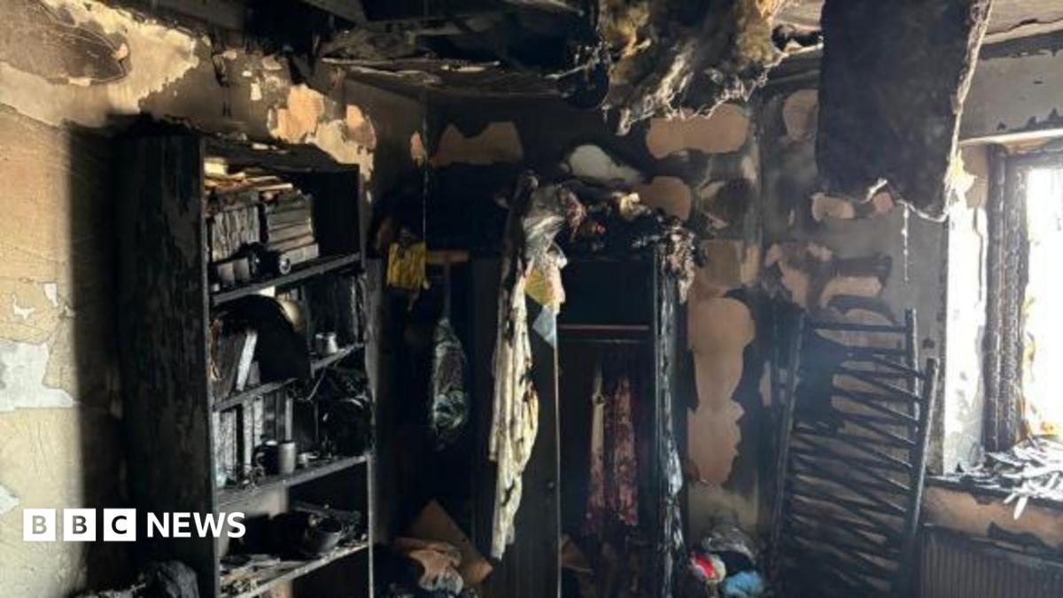 Chelmsford fire started by candle in bedroom - BBC News