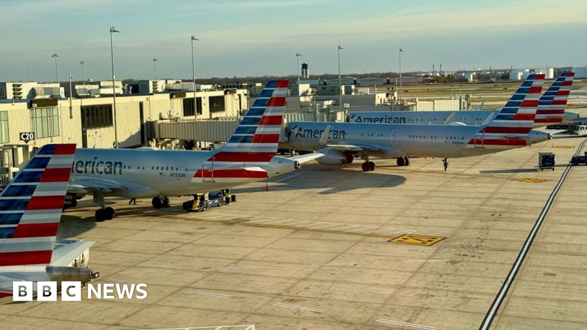 American Airlines grounds flights due to error amid holiday travel