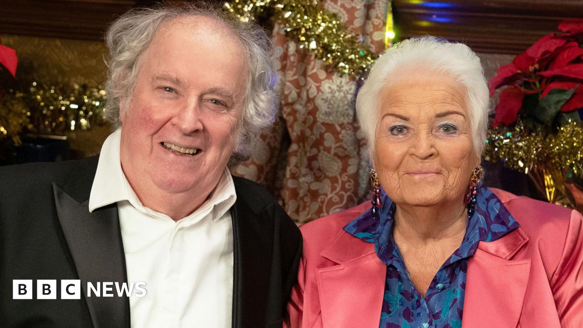 
                            Pam St Clement to return to EastEnders as Pat Butcher in dementia episode