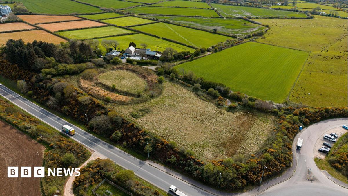 LARGE RITUAL ENCLOSURE; CIST BURIAL; CREMATION BURIALS etc. Part of Prehistoric Ritual and Funerary Landscape in Ballynahatty