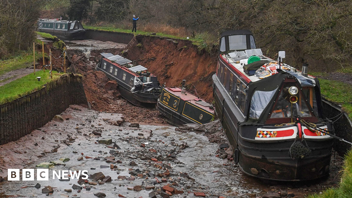 
                            Boaters stranded at Christmas after Whitchurch collapse on Llangollen Canal
