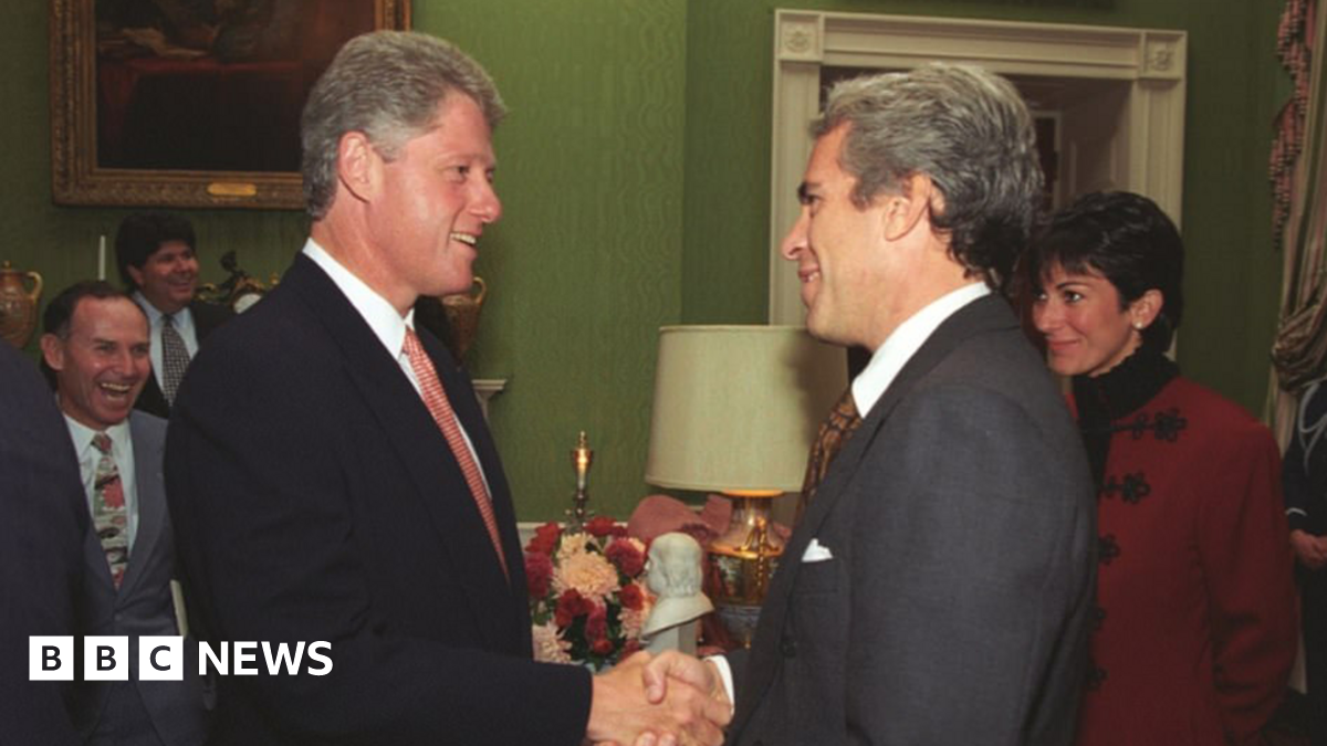 Jeffrey Epstein: Prince Andrew and Bill Clinton named in court files - BBC News