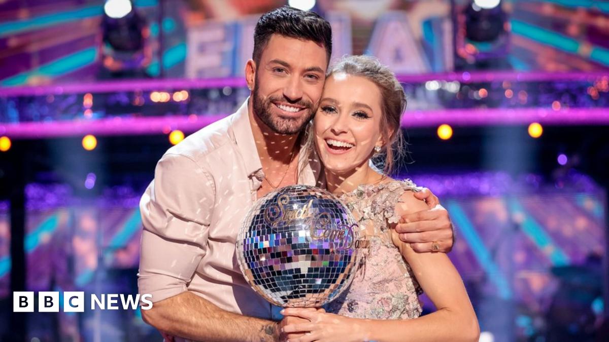 Strictly Come Dancing 2021: Rose Ayling-Ellis becomes first deaf winner - BBC News