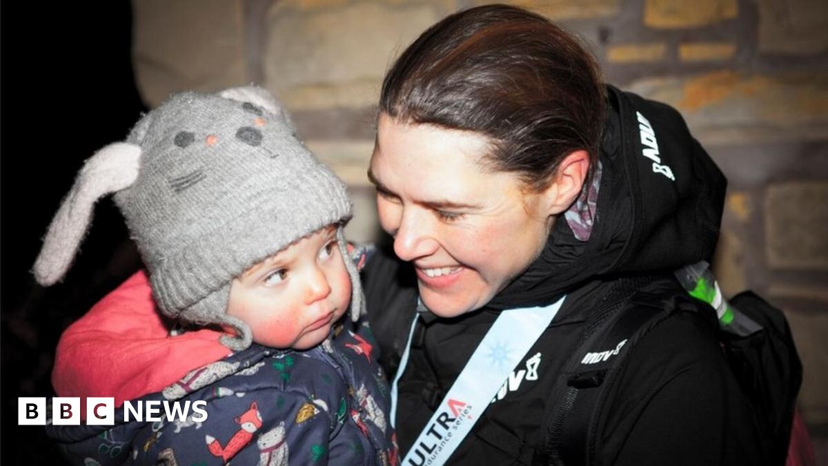 Jasmin Paris with her daughter, Rowan