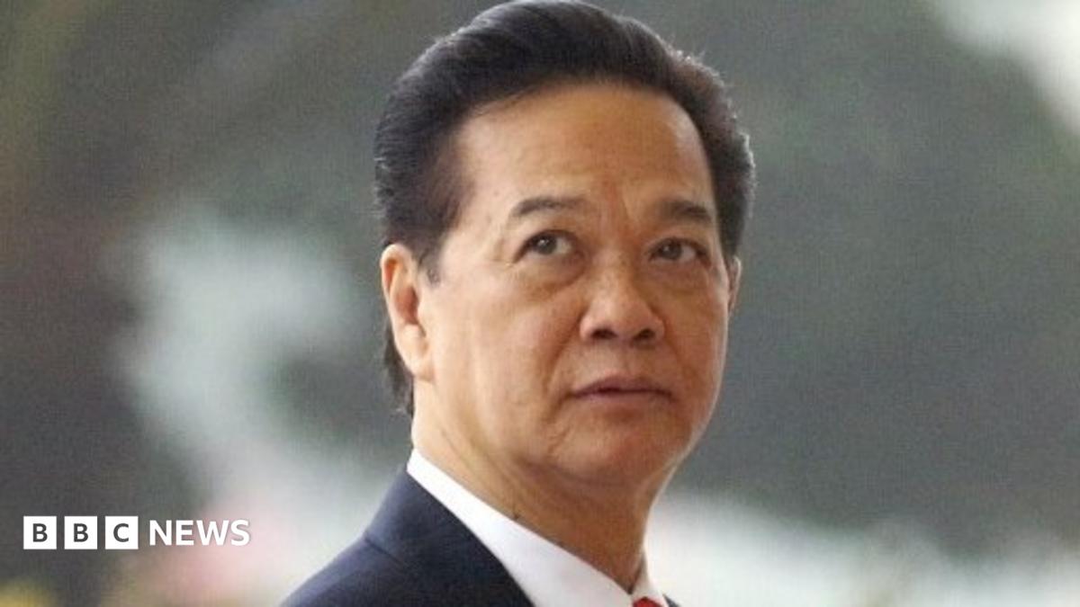 Vietnam PM Nguyen Tan Dung pulls out of party boss race - BBC News