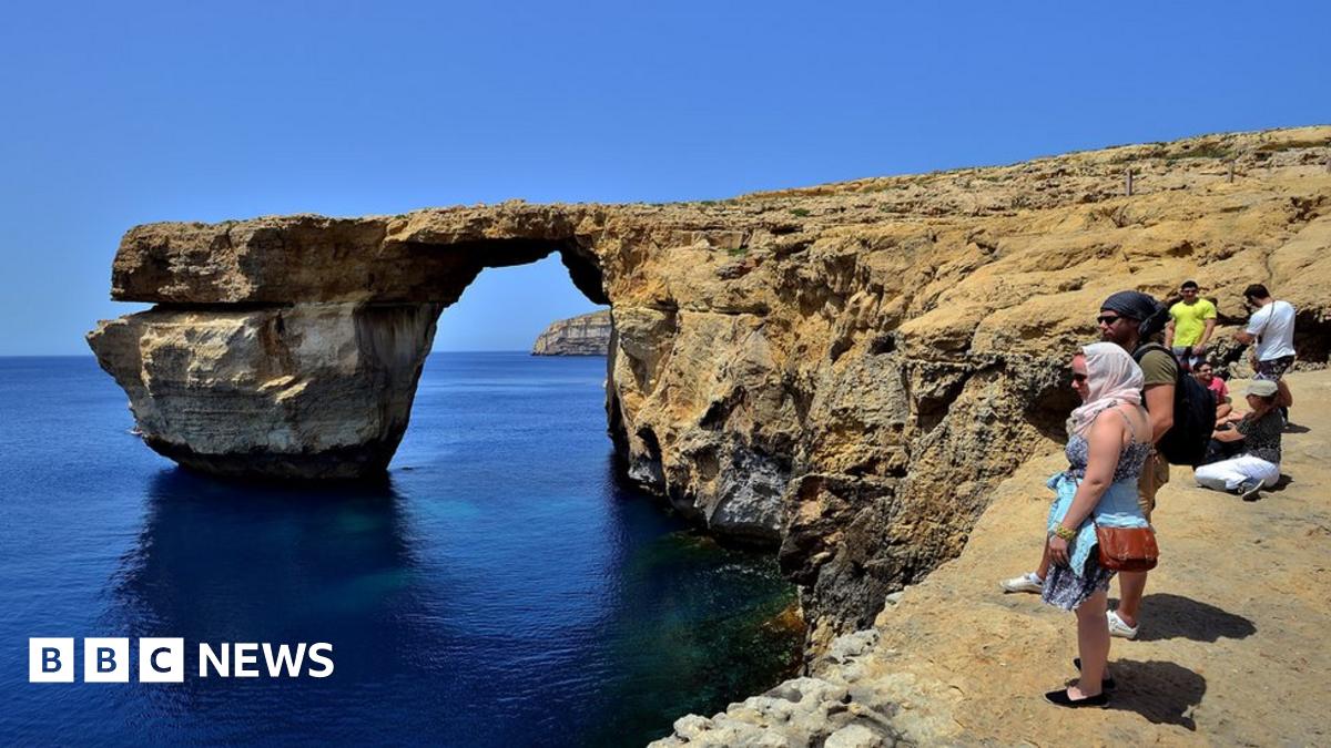 Malta's Azure Window collapses into the sea - BBC News
