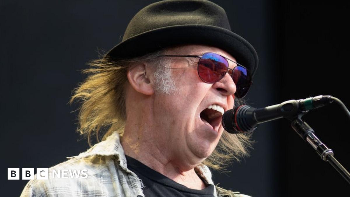 Neil Young sues Donald Trump's campaign for using his songs - BBC News