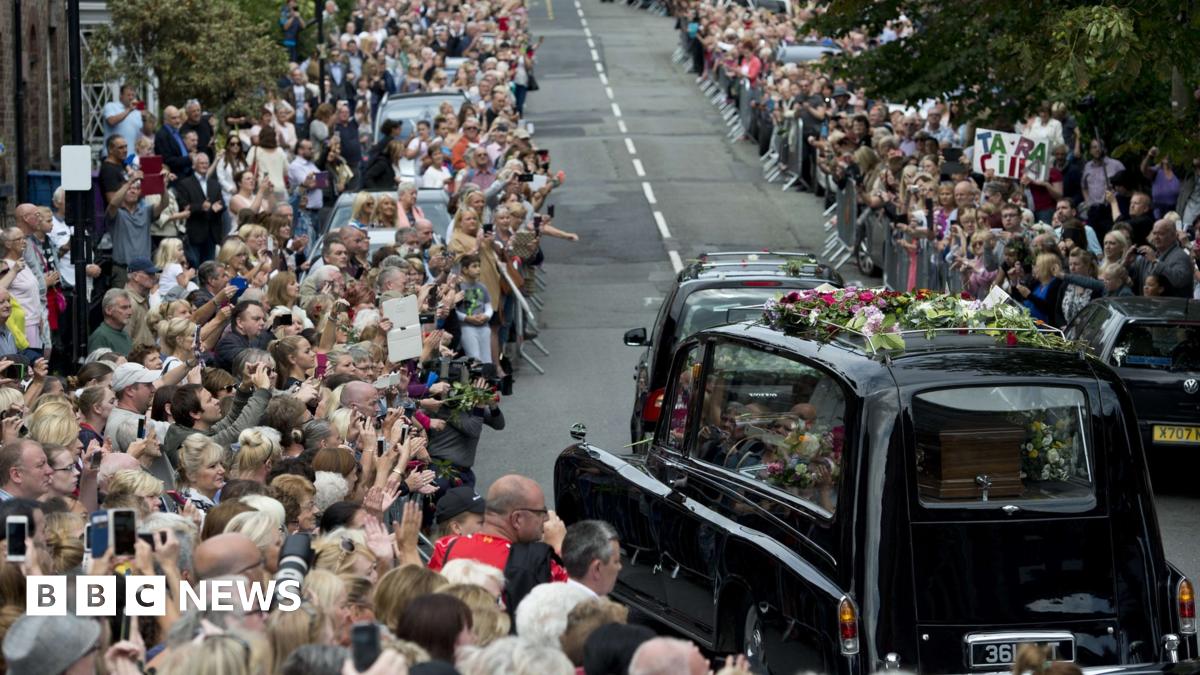 Cilla Black funeral: Fans and stars say farewell in Liverpool