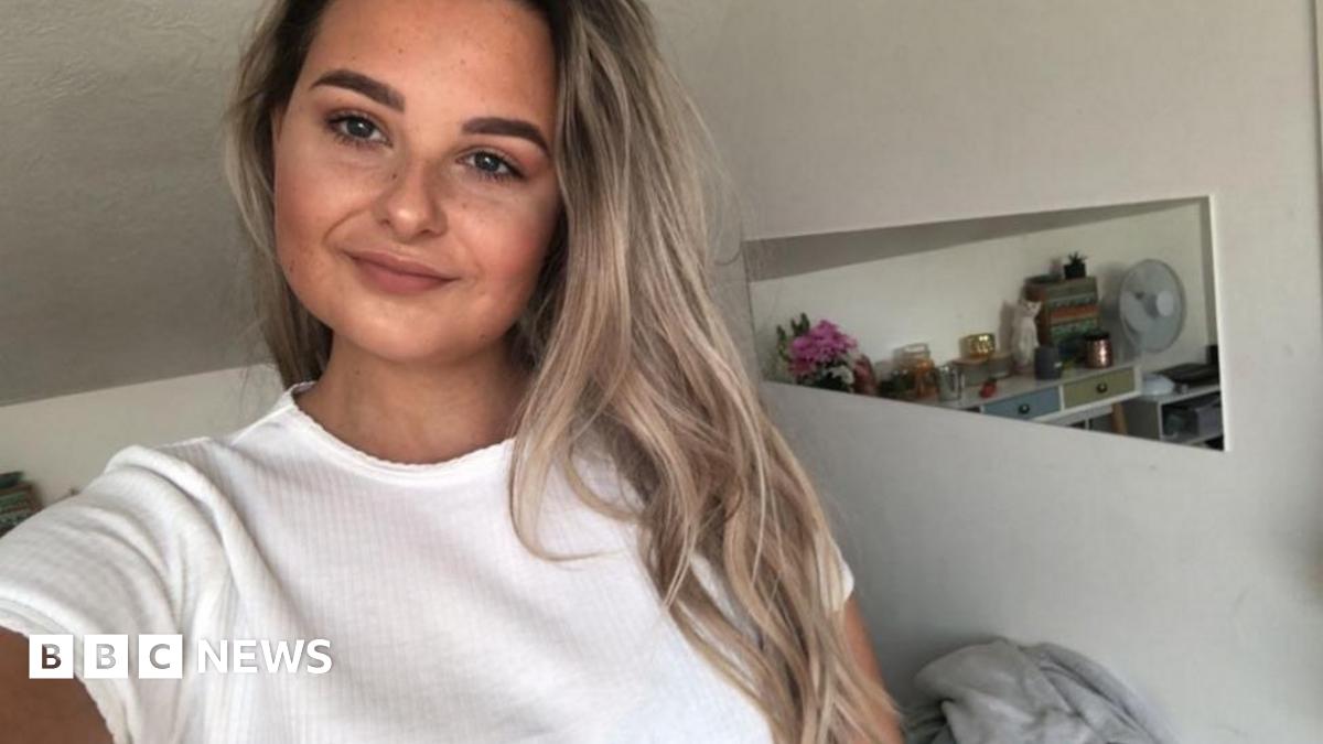 Student 'in game of Cluedo' with Asos over mystery item - BBC News