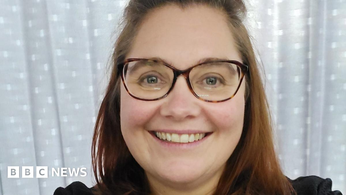 Holbrook Academy opens SEND hub named in honour of former head - BBC News