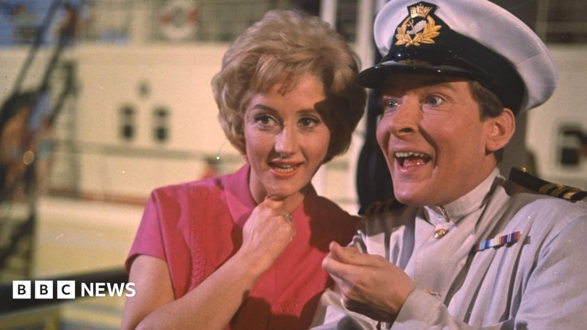 liz-fraser-carry-on-actress-dies-at-88-bbc-news