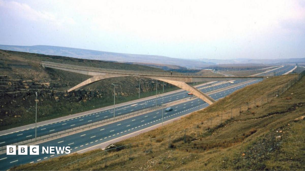 Queen's Jubilee: M62 motorway markers added to 2022 heritage list - BBC ...