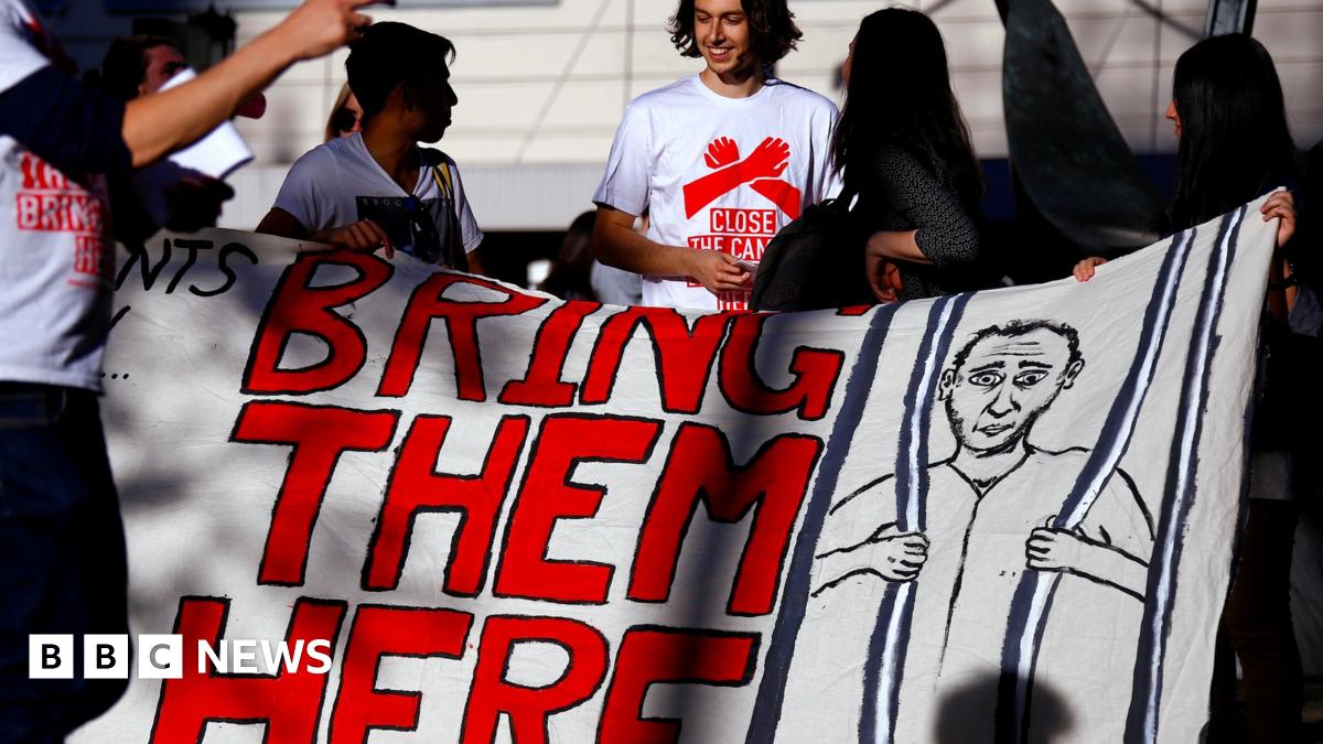 Australia asylum: Arrivals by boat face lifetime visa ban
