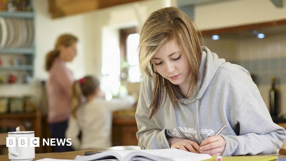What dates are GCSE exams and when is results day 2025?