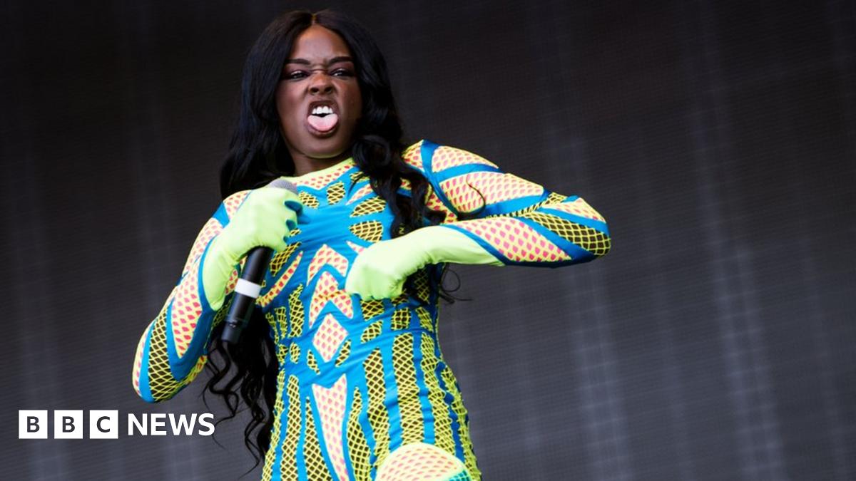 Azealia Banks apologises on Facebook for homophobia and says 'words hurt' -  BBC News