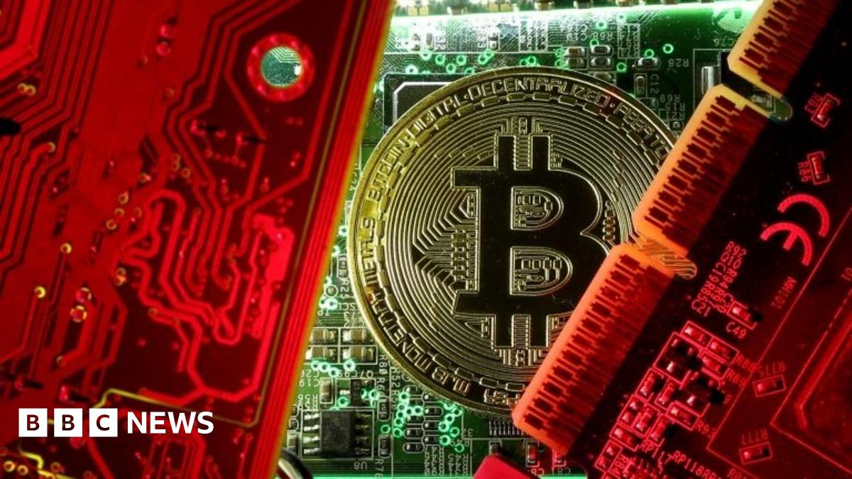 Bitcoin Cash deals frozen as insider trading is probed - BBC News