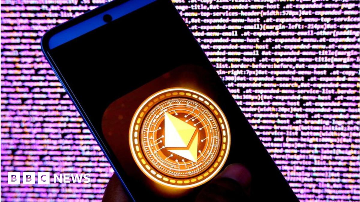 US brothers arrested for stealing $25m in crypto in just 12 seconds - BBC  News