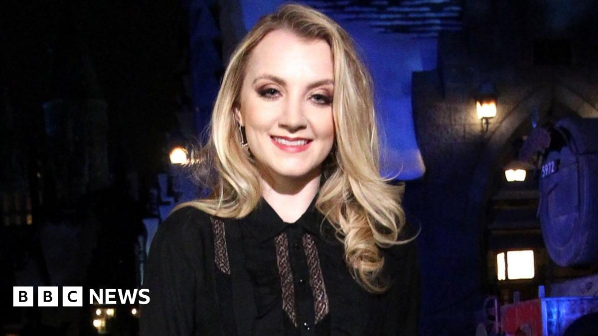Harry Potter actress Evanna Lynch stuck as Luna Lovegood - BBC News