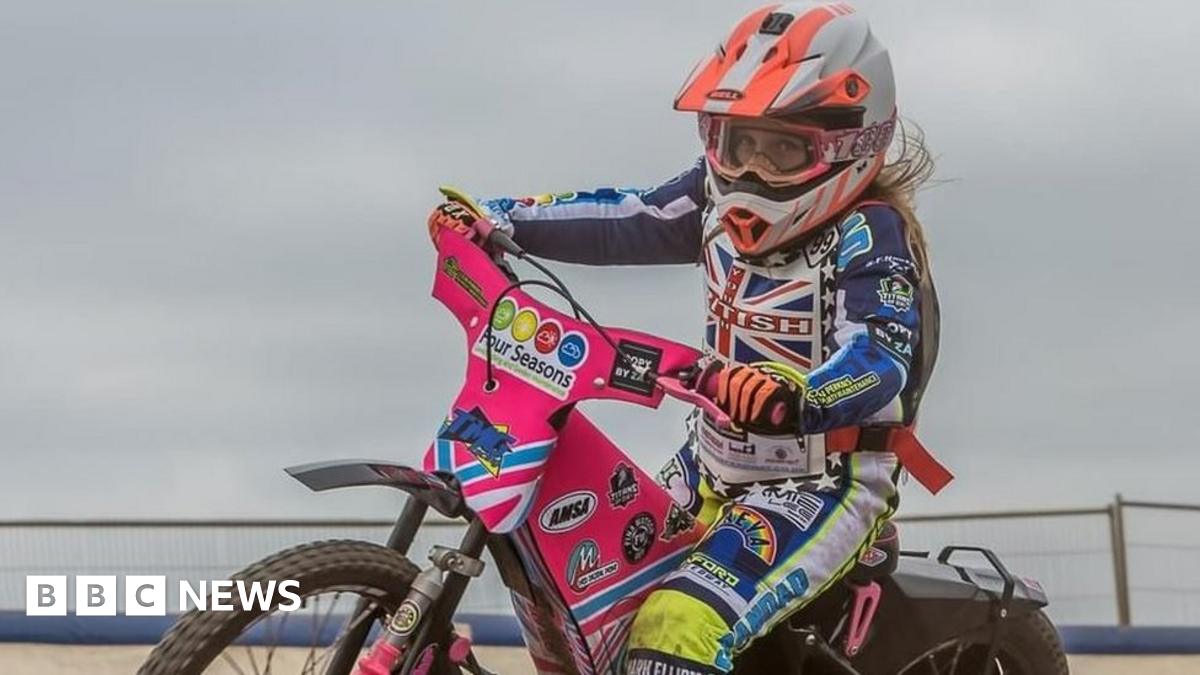 Oxford speedway: Life as Cheetahs' nine-year-old mascot - BBC News