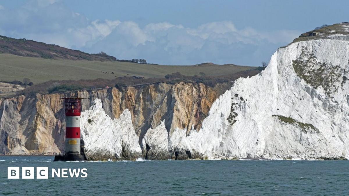 Coronavirus: Isle of Wight reacts to contact-tracing app