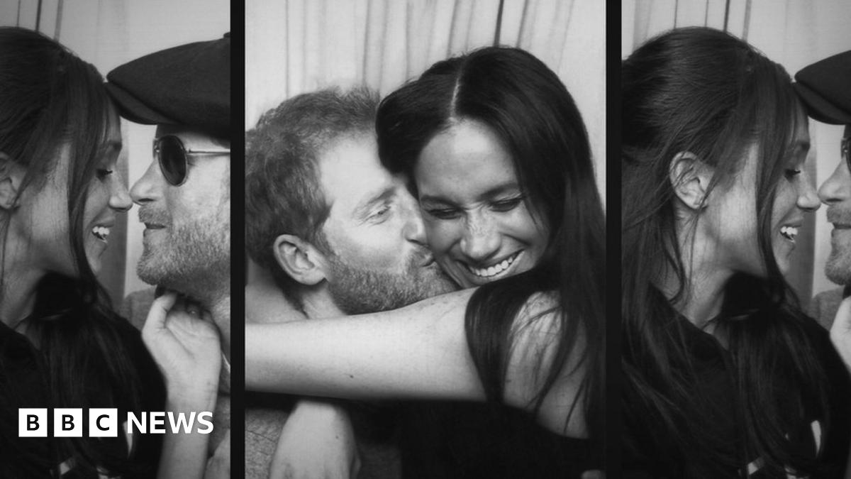 Duke of Sussex and Duchess of Sussex in photobooth