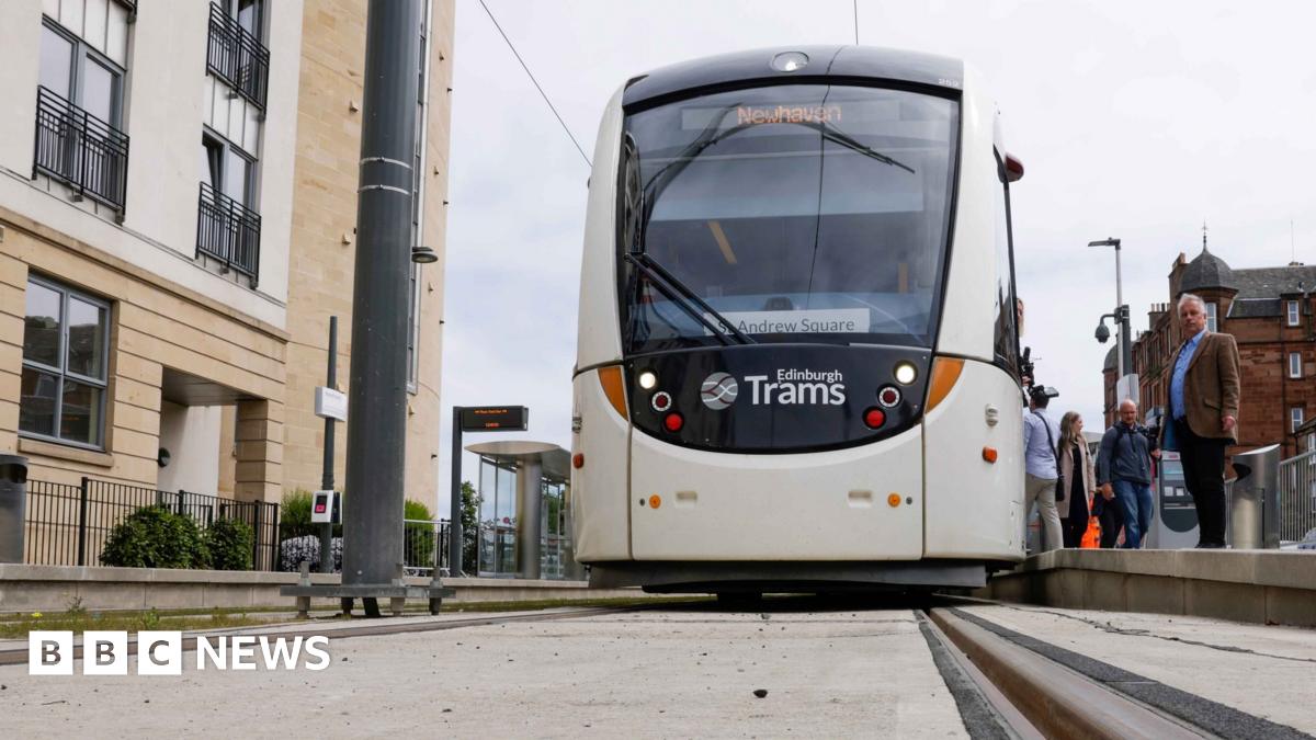 Edinburgh tram extension carries first passengers - BBC News