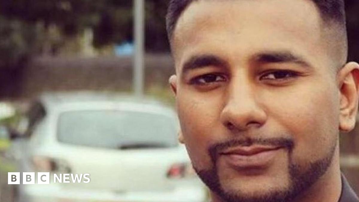 Man shot by police on M62 was 'active criminal', inquest hears - BBC News