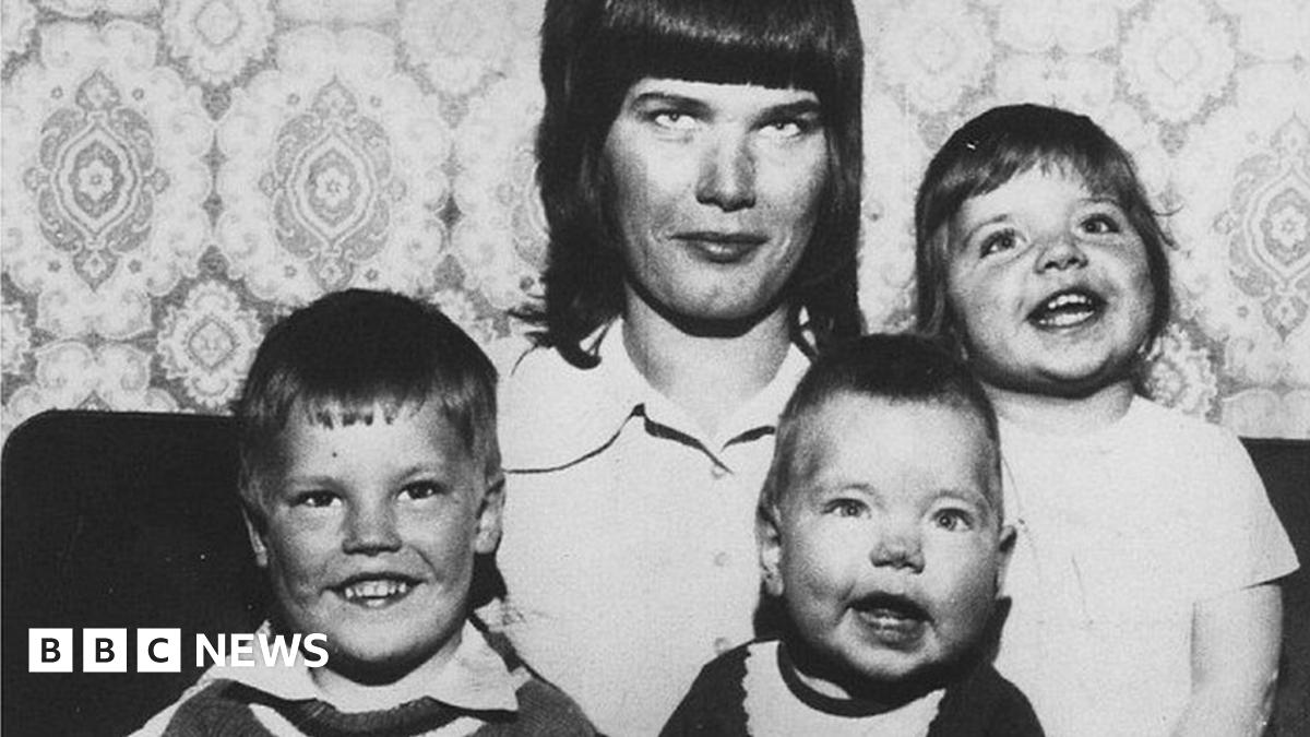 Elsie Ralph and her three children Paul, Dawn and Samantha.