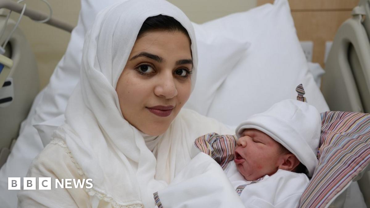 Woman has baby using ovary frozen in childhood