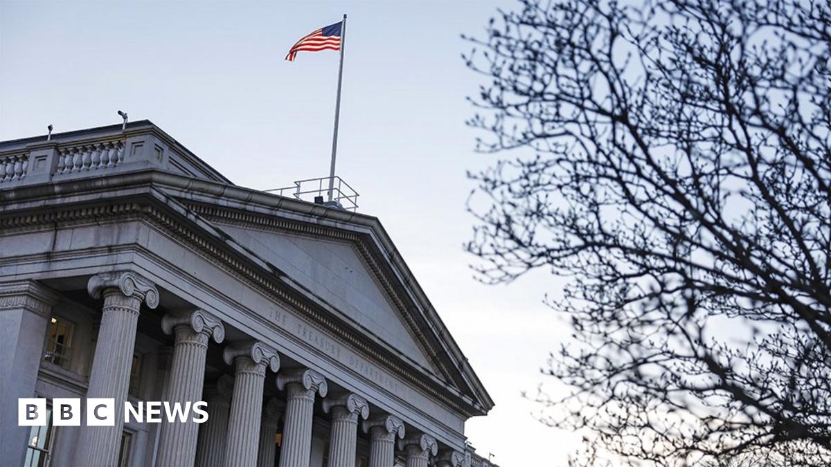 Fitch downgrades US credit rating from AAA to AA+ - BBC News