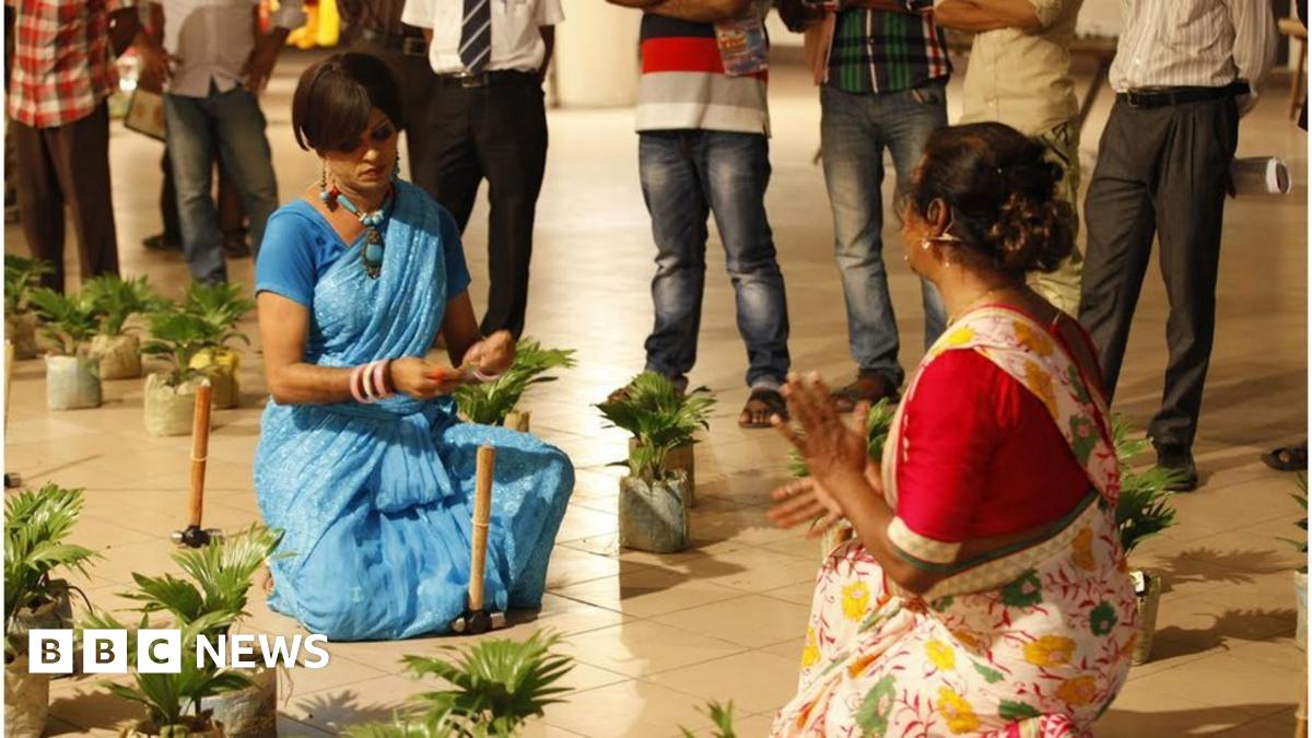 Transgender woman in Bangladesh: 'I'm not a burden to society' - BBC News
