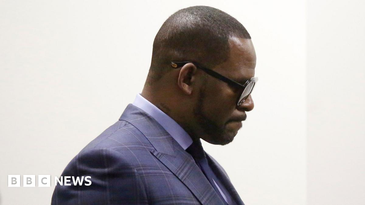 R. Kelly 'sexual abuse' tape given to US authorities - BBC News