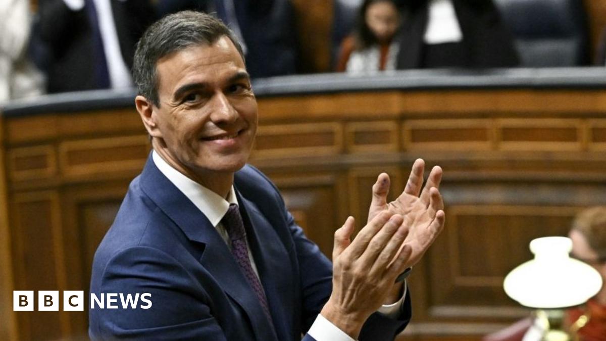 Spain's Pedro Sánchez wins new term as PM after amnesty deal - BBC News