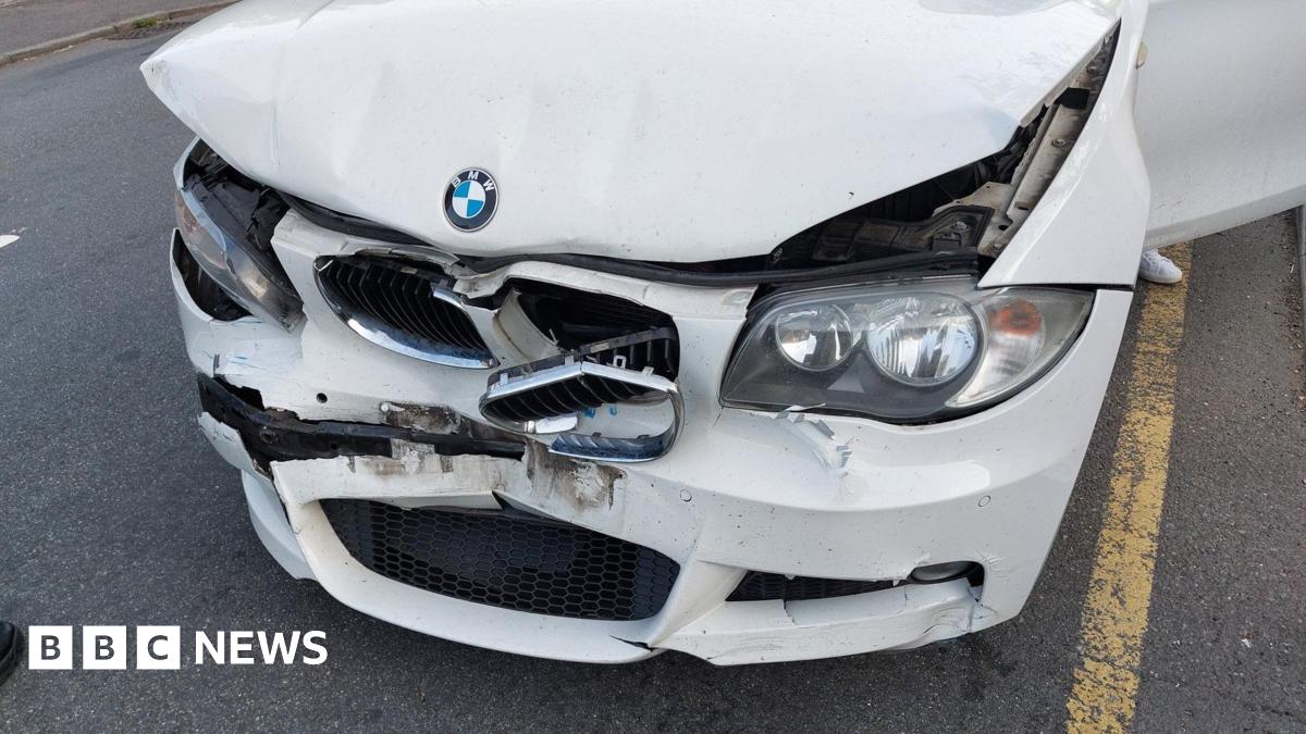 Severely damaged BMW pulled over on M25 at Potters Bar BBC News