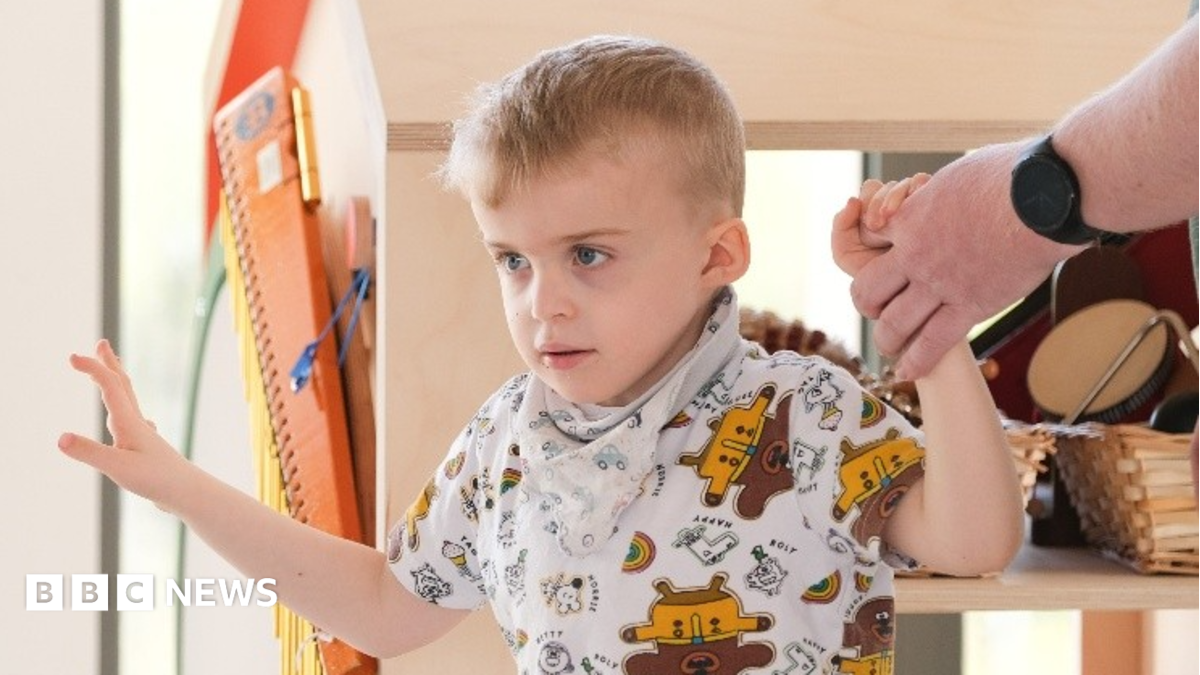 Mum fears deaf son is missing out at school due to BSL gap | Manchester News Mum fears deaf son is missing out at school due to BSL gap | Manchester News