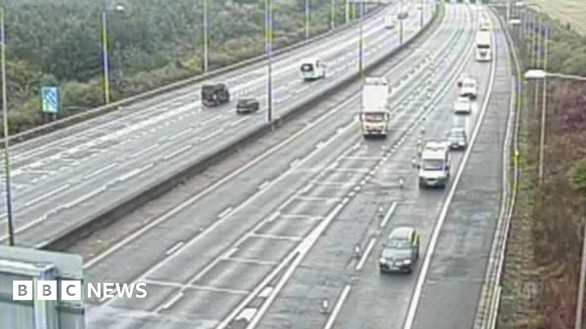 M25 drivers experience hour-long delays after crash - BBC News