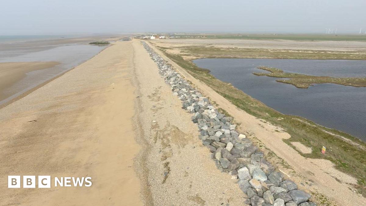 Lydd: Coastal flood defence project completed - BBC News