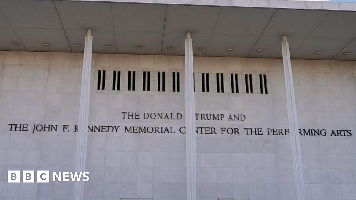 
                            Kennedy Center seeks $1m from musician who cancelled after Trump name added to venue