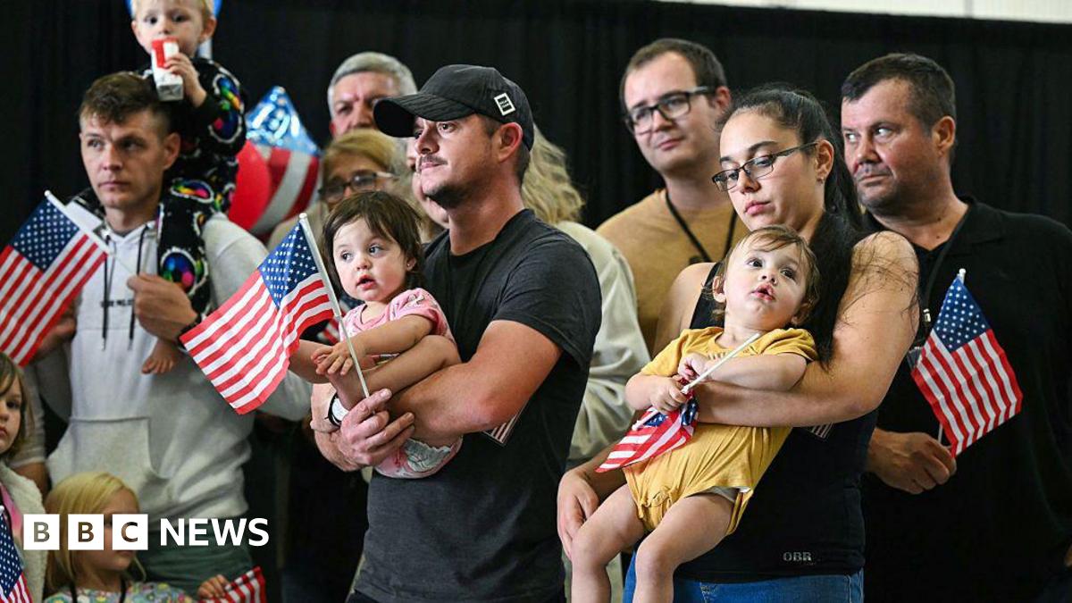 Refugee status for white South Africans: First group lands in US