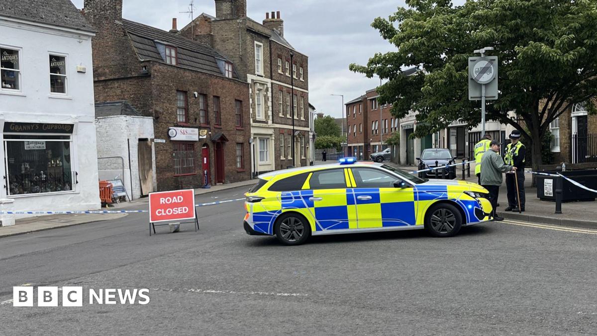 bbc.co.uk - Man arrested after reports of suspicious item in Wisbech house