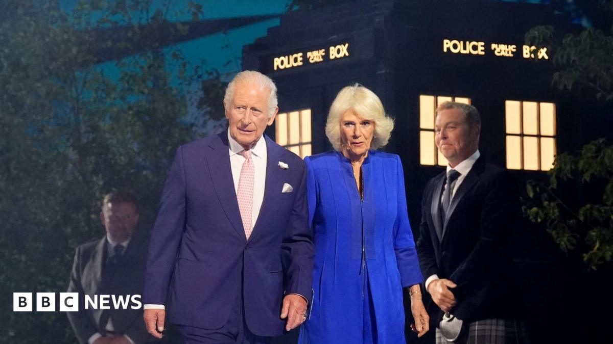 bbc.co.uk - Paul O'Hare - King and Queen emerge from Tardis to open Glasgow Commonwealth Games