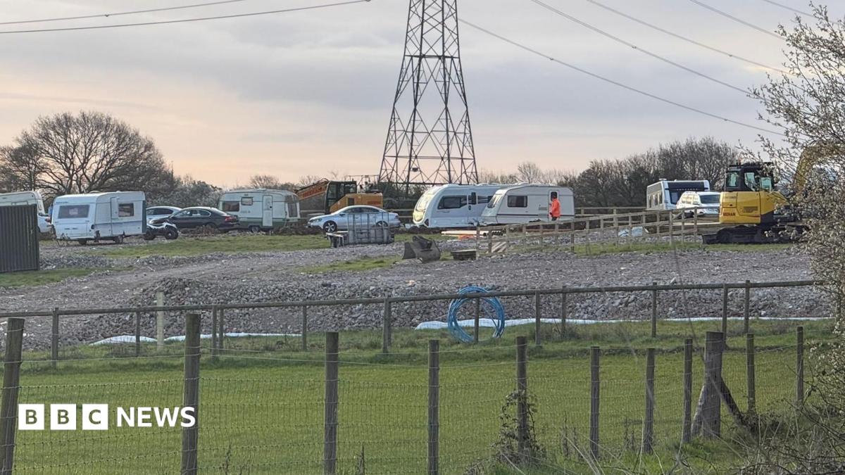 High Court gives travellers one month to leave Flamstead site
