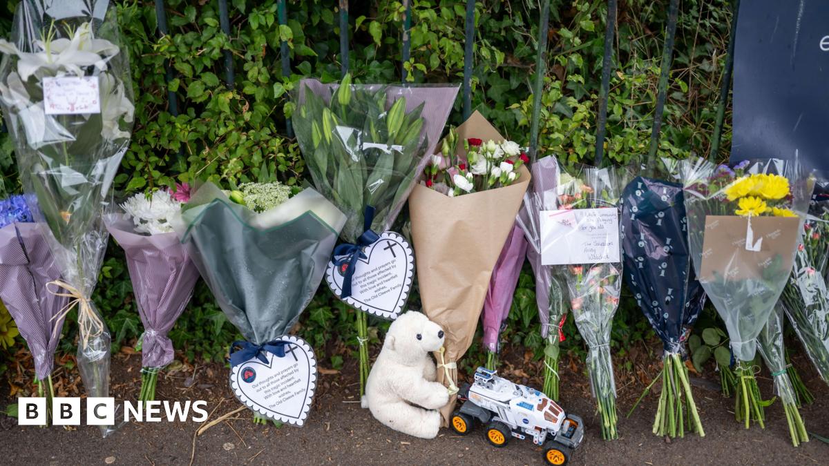 Four remain in hospital after Somerset school coach crash