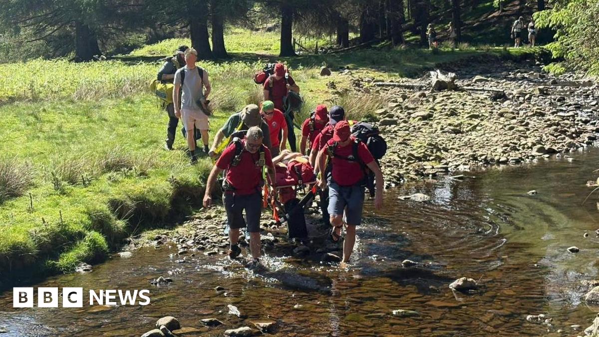 Rescue team called to walker who dislocated kneecap
