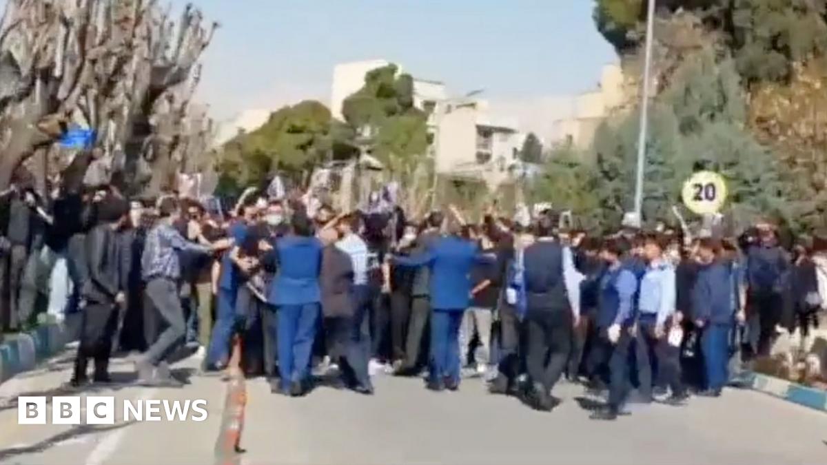 Iran students resume anti-government protests