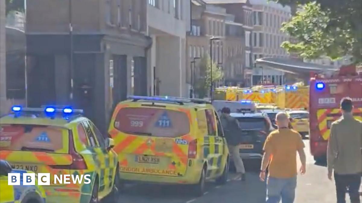 Farringdon station shuts due to potential gas leak