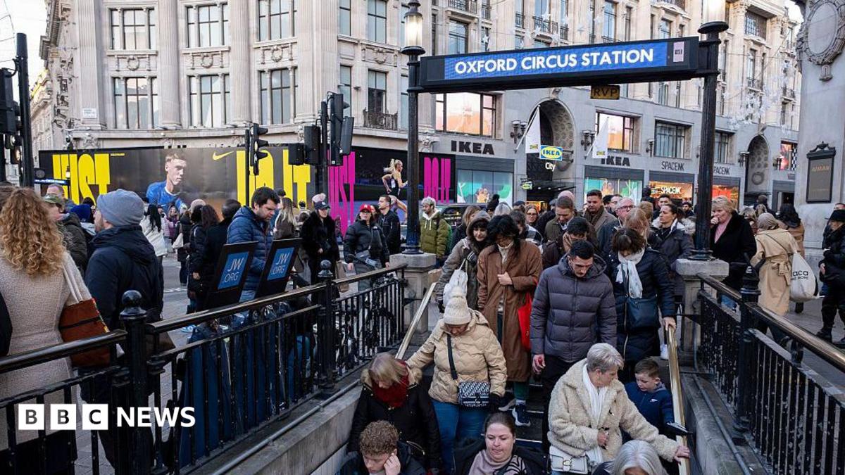 London's population drops for first time since 1988; ONS reports 0.3% decline in 2025, with 23 of 33 boroughs shrinking