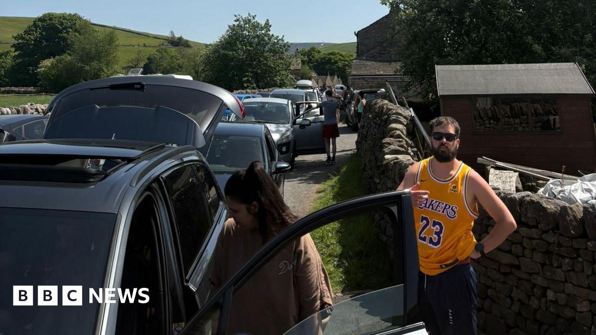 'Disgraceful' parking leaves Dales village of Burnsall gridlocked